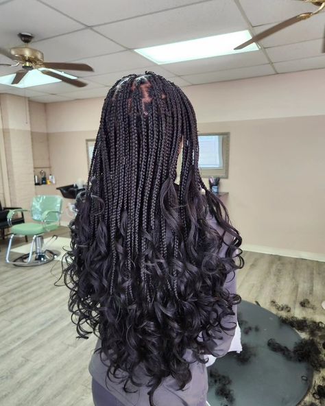 Medium Box Braids With French Curls, Braids Ends Curly, French Curls Braids Large, French Curls Braids Large Size, French Curls Box Braids Medium, French Curls Braids Thick, Medium Knotless Braids With French Curls, French Curls Braids Parting, Smedium Knotless French Curl