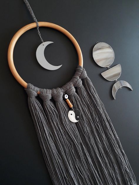 Rustic Country Wall Decor, Moon Dream Catcher, Atrapasueños Diy, Hoop Wall Hanging, Wood Moon, Yin Yang Charm, Wall Decor Farmhouse, Country Wall Decor, Rustic Country Home