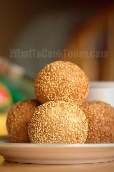 Jian Dui, Sesame Seed Balls, Buchi Recipe, Malaysian Kuih, Asian Food Appetizers, Chinese Dessert Recipe, Sesame Balls, Dim Sum Recipes, Asian Dessert