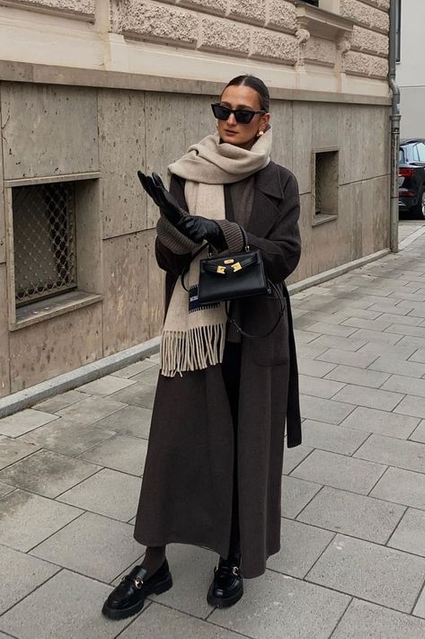 Milan Style Winter, Brown Coat Outfit, Business Professional Outfits, Scarf Outfit, Corporate Outfits, Brown Coat, Outfits Winter, Coat Outfits, Casual Winter Outfits