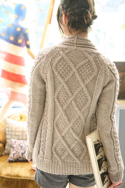 Aidez - A fitted cardigan with traditional Aran texture - There are some corrections regarding the lattice crossings on the back - by Cirilia Rose Aran Sweaters, Aran Knitting, Aran Jumper, Aran Cardigan, Aran Knitting Patterns, Jumper Knitting Pattern, Aran Sweater, Cardigan Pattern, Sweater Knitting Patterns