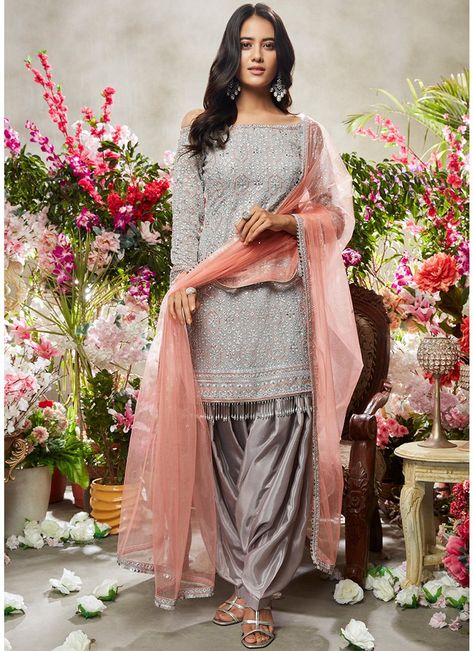 Grey and Peach Embroidered Punjabi Suit– Lashkaraa Grey Punjabi Suit, Punjabi Dress Design, Indian Suits For Women, Punjabi Dresses, Pakistani Beauty, Indian Bridesmaid Dresses, Churidar Designs, Punjabi Outfits, Designer Party Dresses