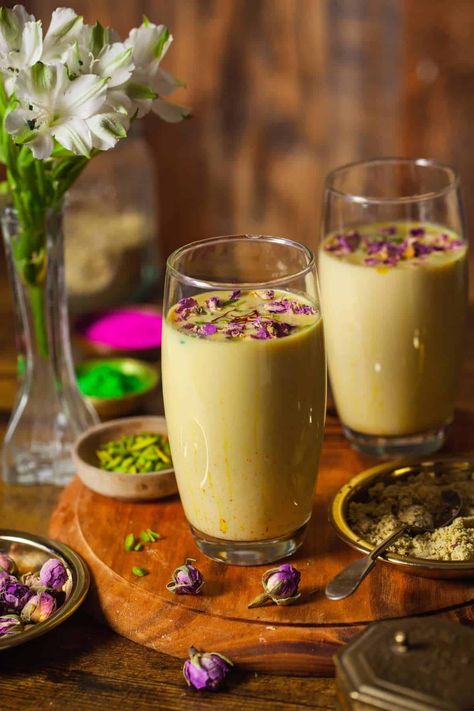 Thandai Photography, Fancy Beverages, Paneer Starters, Crispy Paneer, Thandai Recipes, Desi Desserts, Bang Bang Sauce, Saffron Recipes, Indian Drinks