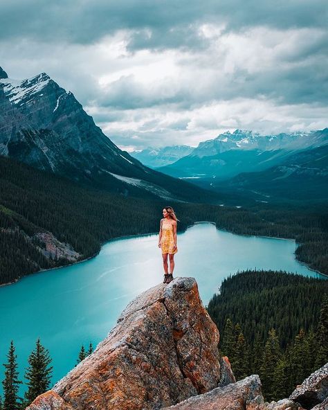 Bree 🌙 Travel + Adventure sur Instagram : Finally made it to this classic spot during our trip through the Canadian Rockies. The weather wasn’t exactly what we were hoping for, but… Albert Canada, Beautiful Bedroom Decor, Canada Eh, Aesthetic Picture, Mountain Travel, Dream Travel Destinations, Canadian Rockies, On The Road Again, Summer Dream