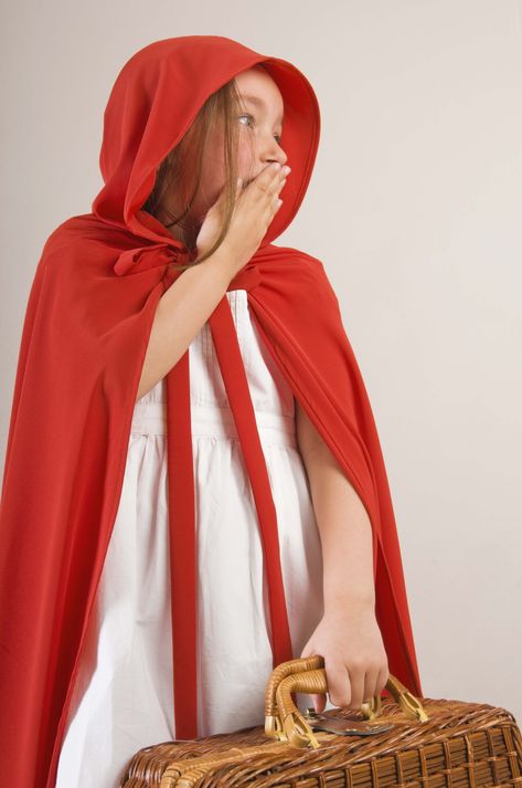 How to Make a Cape With a Hood for a Child Without Sewing How To Make A Cape For Kids, How To Make A Cape, No Sew Cape, Diy Cape, Bandana Blanket, Bandana Dress, Cape With Hood, Red Riding Hood Costume, Capes For Kids