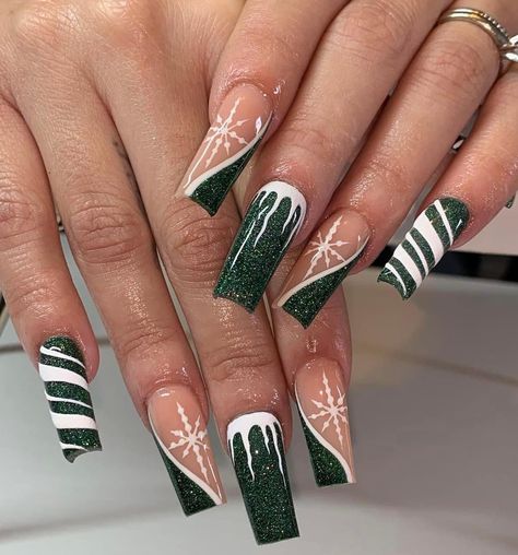 Acrylic Nail Christmas, Green Christmas Nails Acrylic, Nail Christmas, Dark Green Nails, Ombre Acrylic, Ombre Acrylic Nails, Girly Acrylic, Girly Acrylic Nails, Christmas Nails Acrylic