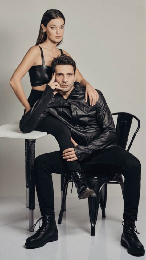 Fashion Editorial Couple, Kaan Urgancıoğlu, Couples Modeling, Mode Editorials, Studio Photography Poses, Couple Picture Poses, Studio Photoshoot, Foto Casual, Photoshoot Concept