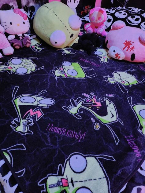 Invader Zim Room Decor, Invader Zim Sweater, Invader Zim Bedroom, Invader Zim Blanket, Invader Zim Pajamas, Invader Zim Themed Room, Invader Zim Room, Scene Invader Zim, Scenecore Bedroom