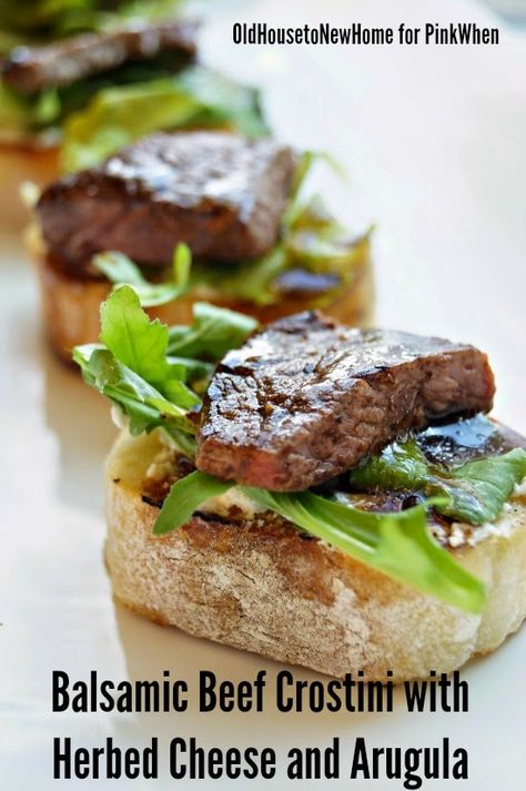 Balsamic Beef Crostini with Herbed Cheese and Arugula Balsamic Crostini, Beef Crostini, Horderves Appetizers, Easy Make Ahead Appetizers, Heavy Appetizers, Crostini Appetizers, Make Ahead Appetizers, Meat Appetizers, Balsamic Beef