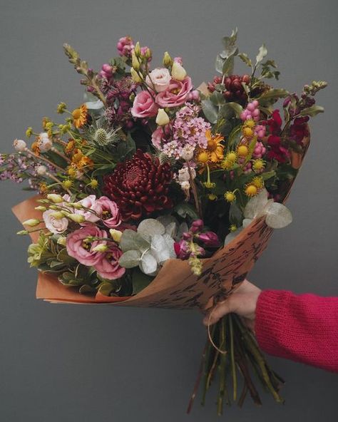 Bramble & Wild on Instagram: "Happy Sunday! 🥰 #handtiedbouquet #bouquetoftheday #flowersofinstagram #bloomsoftheday #bunchesandbunches #frome #fromeflorist #somersetflorist" Flower Shop Interiors, Hand Tied Bouquet, Bramble, Shop Interiors, Happy Sunday, Flower Shop, Florist, Floral Design, Flowers