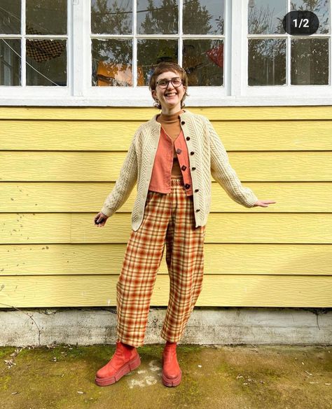 ig mollyjeanbennett Librarian Outfit, Autumnal Outfits, Librarian Fashion, Barista Outfits, Non Binary Fashion, Neutral Outfits, Casual Professional, Making Space, Quirky Fashion