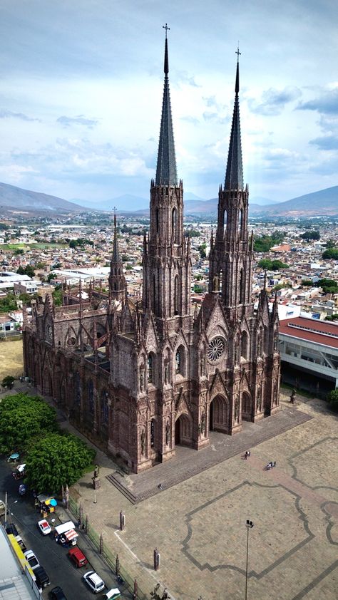 Gothic Era Architecture, Catholic Cathedrals, Goth Architecture, Gothic Style Architecture, Architecture Gothic, Cathedral Basilica, Church Pictures, Gothic Cathedrals, Cathedral Architecture