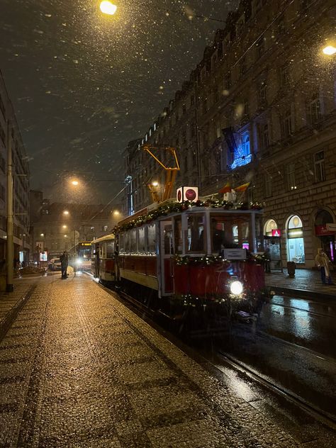 Prague At Christmas, Prague Christmas Aesthetic, Prague Aesthetic Winter, Prague Aesthetic, Prague Christmas Market, Prague Winter, Prague Christmas, Christmas In Europe, Prague Travel