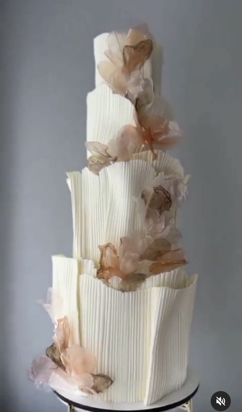 Isomalt Flowers, Beautiful Cake Designs, Modern Cakes, Dream Wedding Cake, Luxury Wedding Cake, Creative Cake Decorating, Gateaux Cake, White Wedding Cakes, Wedding Cake Decorations