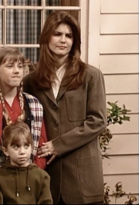 Becky Full House Outfits, Aunt Becky Full House, Aunt Becky Outfits, Full House Outfits, Becky Full House, Aunt Becky, Lori Loughlin, Fuller House, House Clothes