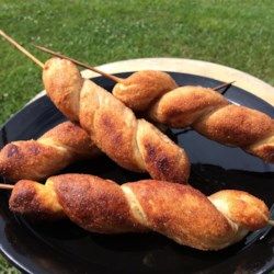 Brown Bears - Allrecipes.com Campfire Biscuits, Camping Food Ideas, Healthy Camping Food, Campfire Desserts, Bear Recipes, Camping Breakfast, Biscuit Dough, Brown Bears, Snacks To Make