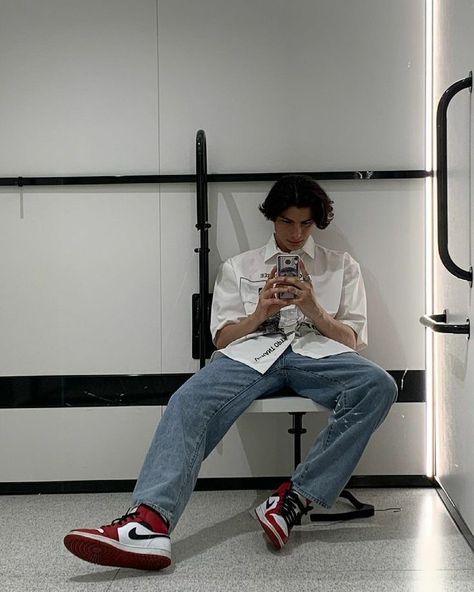 Jordan 1 Gym Red Outfit, Jordan 1 Chicago Outfit Men, Air Jordan Low Outfit, Jordan 1 Red Outfit, Red Jordan 1 Outfit, Outfit With Jordan 1, Chicago Fits, Jordan 1 Gym Red, Red Sneakers Outfit