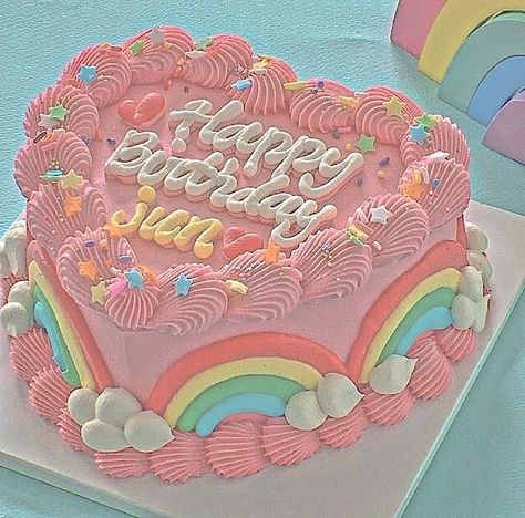 Indie Cake Ideas, Heart Cake Designs, Pastel Core, Vintage Cake Decorating, Vintage Heart Cake, Dessert Cakes, Rainbow Birthday Cake, Heart Cakes, Cake Decorating Ideas