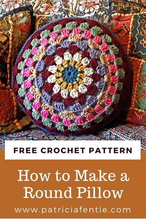 Round Crochet Pillow Patterns, Granny Square Pillow Cover Pattern, Round Crochet Pillows Free Patterns, Knitted Round Pillow, Diy Crochet Pillow Cover, Crochet Round Pillow Cover, Crochet Circle Pattern Free, Granny Square Pillow Pattern Free, Granny Circle Crochet Pattern