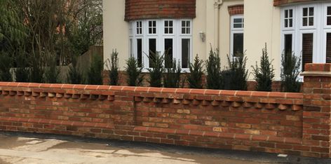 A new brick wall in Caversham takes on a period feel... - ALDA Landscapes Decorative Brickwork, Reclaimed Brick Wall, Brick Wall Gardens, Wall Gardens, Modern Bungalow Exterior, Boundary Wall, Red Brick Wall, Garden Walls, Brick Fence