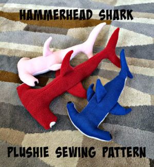 Shark Crafts for Shark Week - Patchwork Posse Shark Plushie Pattern, Shark Sewing Pattern, Shark Sewing, Stuffed Animal Ideas, Make A Stuffed Animal, Shark Craft, Geeky Craft, Animal Ideas, Softie Pattern