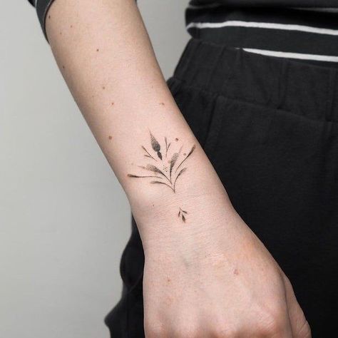 Small 2 Inch Tattoos, Cute Band Tattoo, Germany Tattoo Ideas, Mutterschaft Tattoos, Tattoo Ornament, Ornament Tattoo, Prison Tattoos, R Tattoo, Elegant Tattoos