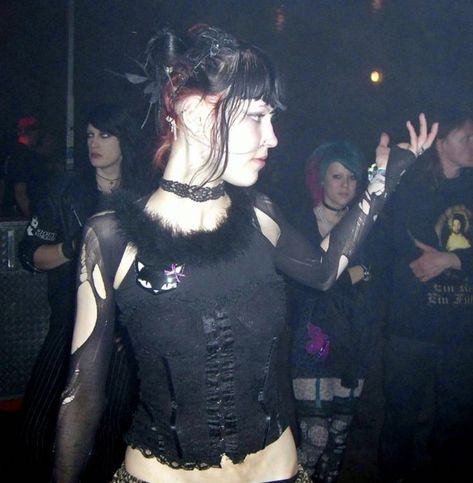 Vampirefreaks 2000s, 90s Industrial Goth, 80 Goth, Outfit Ideas Goth, 90s Mall Goth, Cybergoth Fashion, Goth 2000s, Industrial Goth, Goth Outfit Inspo