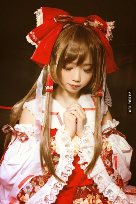 Hakurei Reimu from Touhou Project. Touhou Cosplay, Dark Decora, Cute Cosplay, Body Poses, Character Poses, Character Costumes, Art Poses, Pose Reference Photo, Gothic Lolita