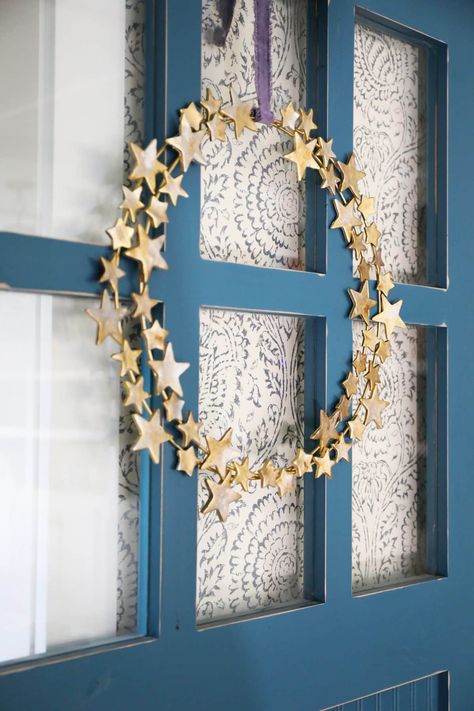 Star Wreath Tutorial, Diy Star Wreath, Star Wreath Ideas Diy, Star Wreath, Christmas Boxwood, Modern Glam Home, Winter Hanging Baskets, Boxwood Wreath Christmas, Basket Wreath