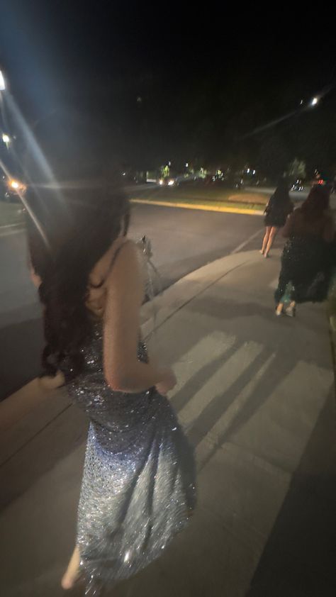 Latina Prom, Boxer Aesthetic, Dress Party Night, Cute Friend Photos, Cute Prom Dresses, Prom Girl, Sparkly Dress, Easy Hairstyles For Long Hair, Pretty Selfies