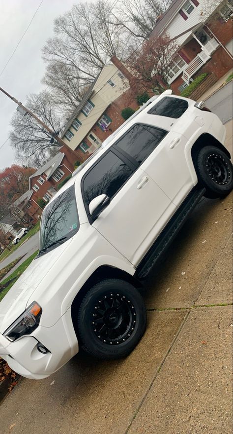 method racing black rims🖤 4 Runner Aesthetic, White 4runner Blacked Out, Ford Runner, Overland 4runner, Toyota 4runner Trd, Mom Car, First Car, Toyota 4runner, Future Car