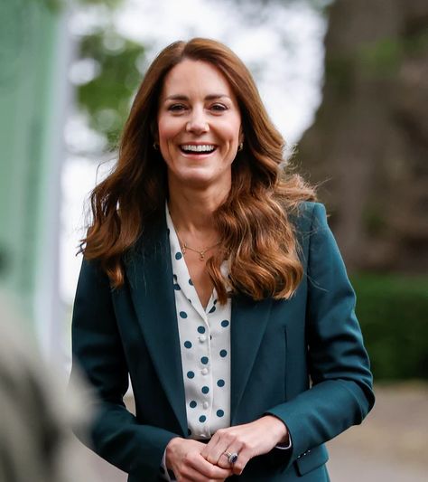 Summer Color Season, Alison Smith, Suits And Sneakers, Kate Middleton News, 30s Style, Classy Feminine, Princess Catherine Of Wales, Kate Middleton Pictures, Catherine Of Wales