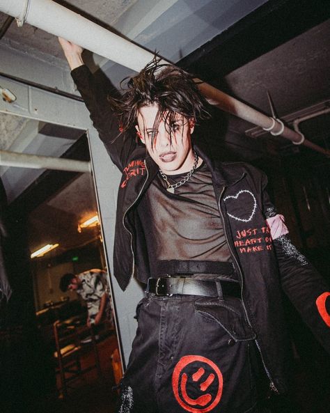 dominic harrison (yungblud) A Man, Twitter, Red, Hair, Black