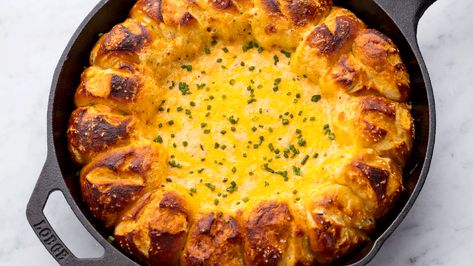 Pretzel Ring Beer Cheese Dip, Feta Cheese Bread, Pretzel Beer Cheese Dip, Pretzel Beer Cheese, Feta Cheese Dip, Beer Cheese Recipe, Beer Cheese Dip Recipe, Bread Ring, Delicious Dips