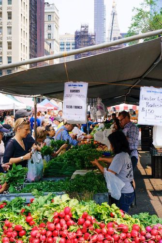 group of people standing near vegetables photo – Free Human Image on Unsplash Farmer Market, Fresh Spices, Adaptogenic Herbs, Buying Your First Home, Acai Berry, Honey And Cinnamon, Vegetarian Recipes Dinner, Radishes, Vegan Breakfast Recipes