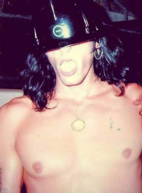 Peter Steele With Women, Peter Steele Vampire, Peter Steele Black And White, Metal Reaction Pic, Peter Steele Eyes, Peter Steele And Liz Vicious, Peter Steele Carnivore, Type O Negative Tattoo Ideas, Peter Steele Aesthetic