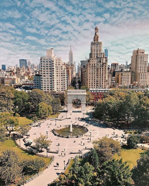 The Serhant Team on Instagram: “A beautiful Friday in Washington Square Park 🏃‍♂️ | Comment your favorite place in NYC!⁣ — ⁣ 📸 @hurlie.0723” Washington Square Park Nyc, Beautiful Friday, Ny Trip, Washington Park, Nyc Park, Nyc Aesthetic, Washington Square Park, Washington Square, New York Life