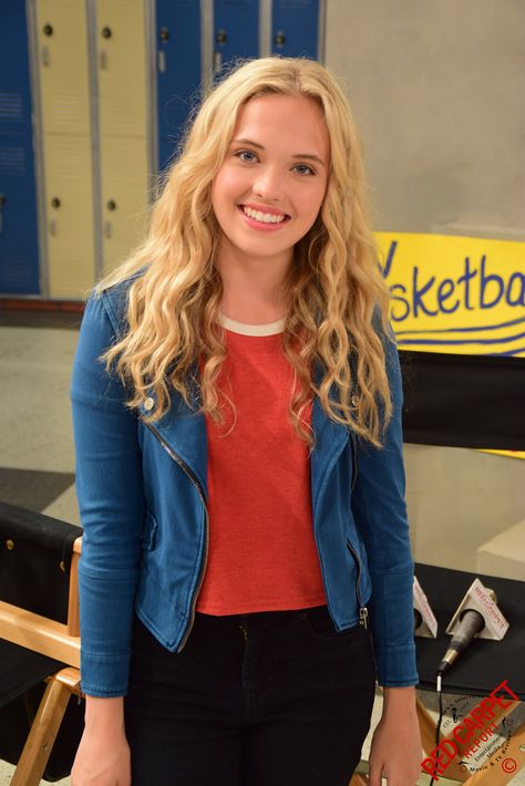 Lauren Taylor Teddy Duncan, Small Celebrities, Lauren Taylor, Emily Osment, Best Friends Whenever, Cheer Team, Best Actress, Style Tips, Rapunzel