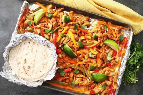 Sheet Pan Chicken Fajitas Cheesy Sausage Pasta, Fajita Ingredients, Pan Fajitas, Sheet Pan Chicken Fajitas, Quick And Easy Dinner Ideas, Fajitas Recipe, Chicken Bacon Ranch Casserole, Cheesy Chicken Broccoli, Chicken Fajita Recipe