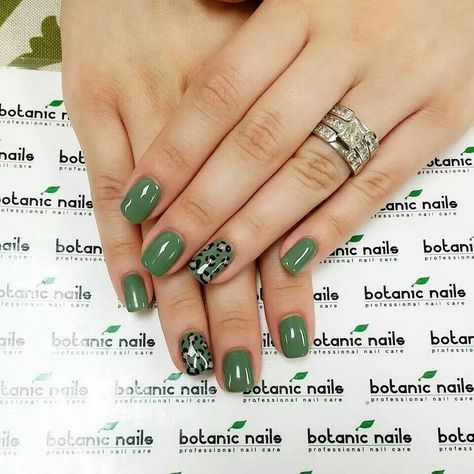 Green Leapord Nails, Nail Hijau, Safari Nail Ideas, Green Leopard Print Nails, Safari Nails, Irish Nails, Nails Leopard, Leopard Nail Designs, Cheetah Nail Designs