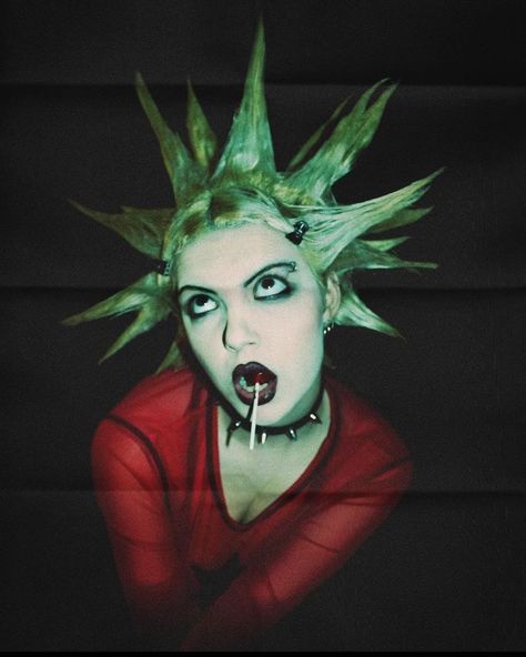 Punk Photoshoot, Liberty Spikes, Chicas Punk Rock, Punk Makeup, Punk Culture, Punk Aesthetic, Riot Grrrl, Estilo Punk, Pose Reference Photo