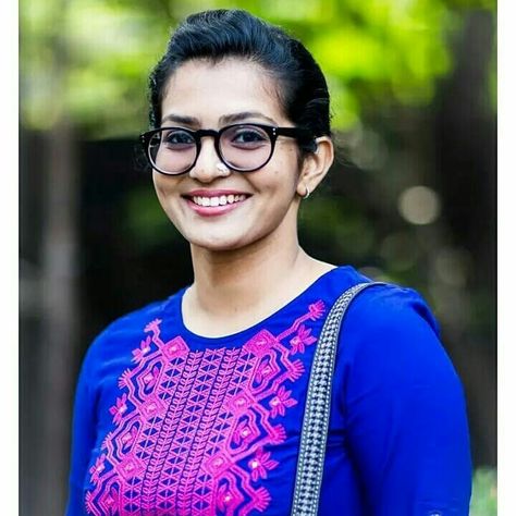 Parvathi Menon, Female Nicknames, Kerala Bride, Popular People, South Indian Bride, Beauty Pictures, Latest Images, Desi Beauty, Perfect Outfit