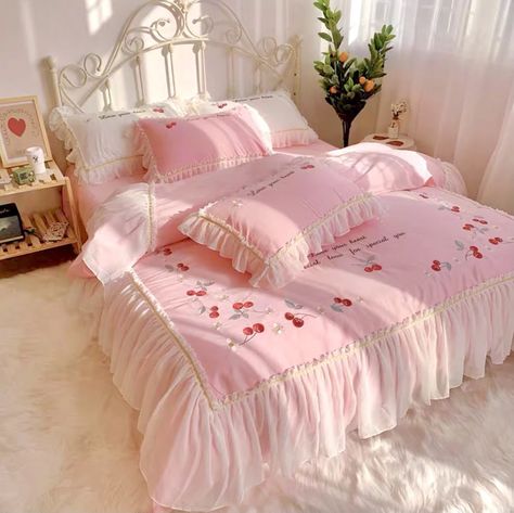 Kawaii Products, Chambre Inspo, Kawaii Bedroom, Bedroom Aesthetics, Pink Room Decor, Heart Prints, Trap House, Cute Bedroom Ideas, Rooms Ideas