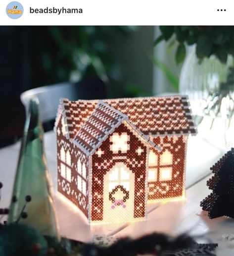 Perler Bead Gingerbread House, Perler Bead House, Perleplader Ideas Jul, Gingerbread House Patterns, Christmas Perler Beads, Easy Perler Beads Ideas, Hama Beads Design, Perler Crafts, Diy Perler Beads