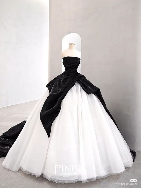 Black White Evening Dress, Sleeveless Ball Gown, Black Wedding Dress, Gowns Dresses Elegant, 파티 드레스, Black And White Wedding, Prom Dress Inspiration, Pretty Prom Dresses, Fairytale Dress