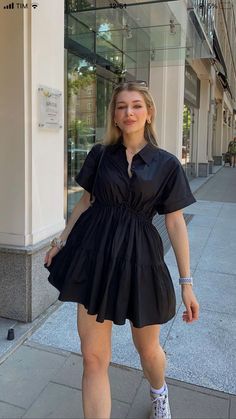 Ruffled Shirt, Mode Grunge, Stylish Short Dresses, Mini Dress White, Trendy Dress Outfits, Classy Fashion, Classy Casual Outfits, Easy Trendy Outfits, Short Dresses Casual