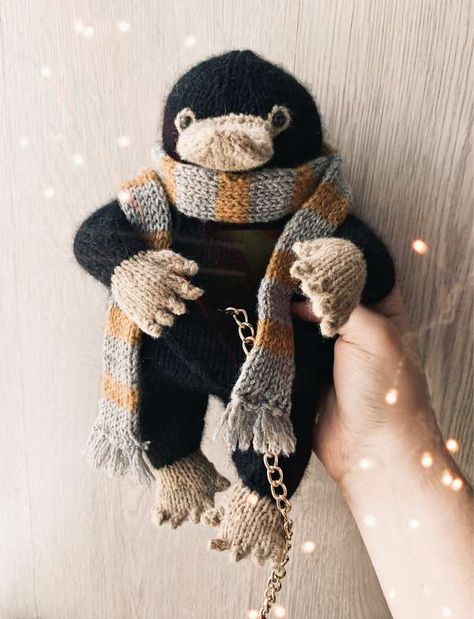 Harry Potter Knit, Harry Potter Crochet, Knitting Dolls Clothes, Creation Art, Fair Isles, Knitted Animals, Fun Crochet Projects, Knitted Dolls, Knitted Toys