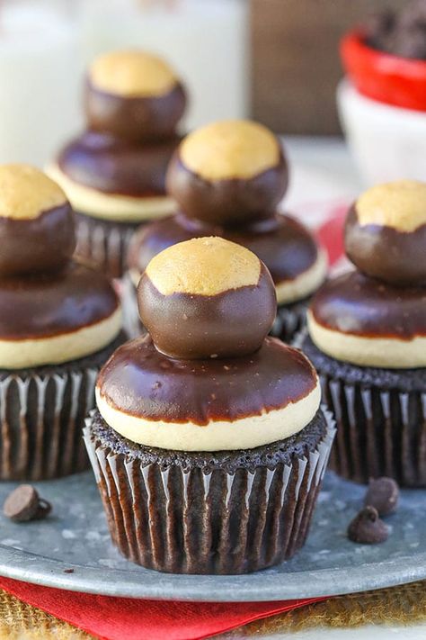 Buckeye Cupcakes, Chocolate Buckeyes, Life Love And Sugar, Chocolate Cupcake Recipe, Season Recipes, Cupcakes Easy, Chocolate Peanutbutter, Chocolate Cupcakes Moist, Peanut Butter Cupcakes