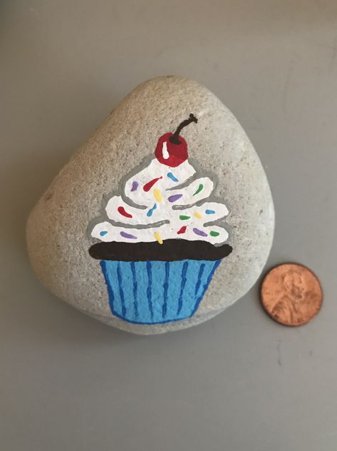 Birthday Rocks, Painted Seashells, Pebble Garden, Rock Animals, Rocks To Paint, Painting On Rocks, Childhood Things, Paint Rocks, Painted Shells