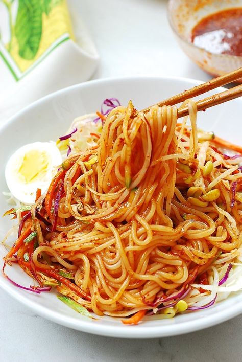 Jjolmyeon (Spicy Chewy Noodles) Spicy Asian Noodles, Noodles Korean, Korean Bapsang, Chewy Noodles, Ghana Food, Ghanaian Food, Asian Noodle Dishes, Wok Recipes, Asian Side Dishes